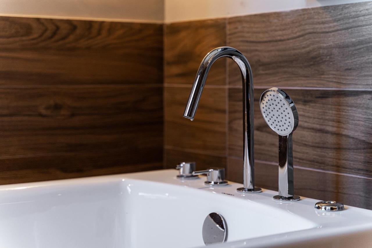 Gm Luxury Suites Калаврита Екстер'єр фото