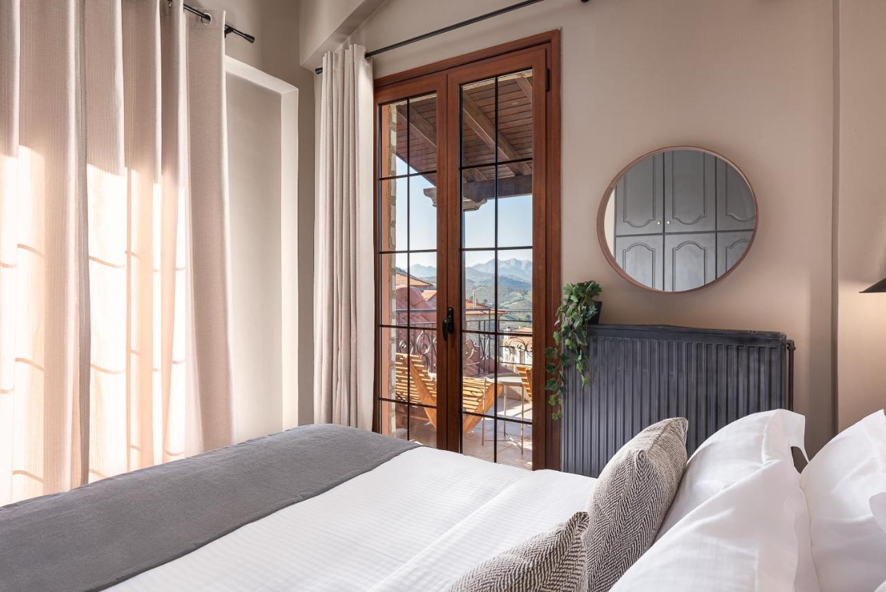Gm Luxury Suites Калаврита Екстер'єр фото
