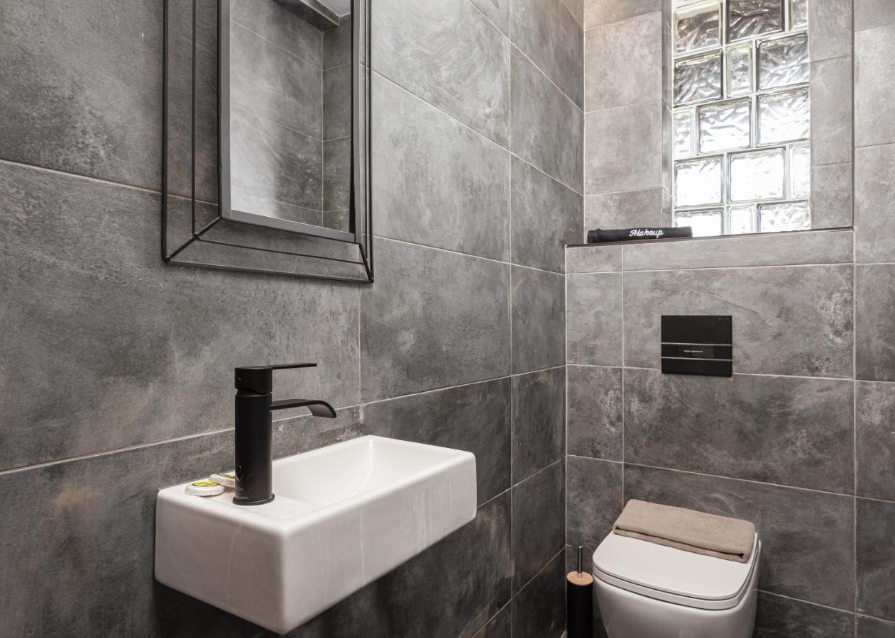 Gm Luxury Suites Калаврита Екстер'єр фото